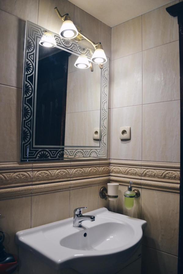 3-Room Apartments In Central City Lviv Exterior foto