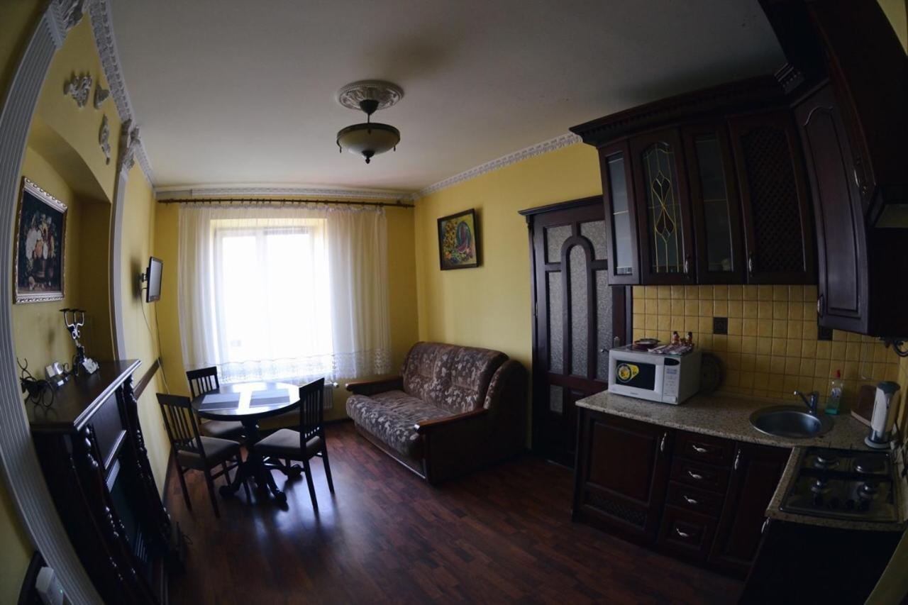 3-Room Apartments In Central City Lviv Exterior foto
